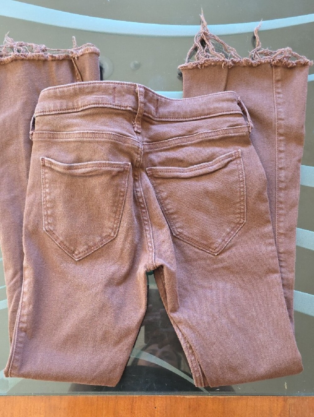 Hollister High-Rise Cropped Jeans in Dusty Rose - Picture 2 of 4